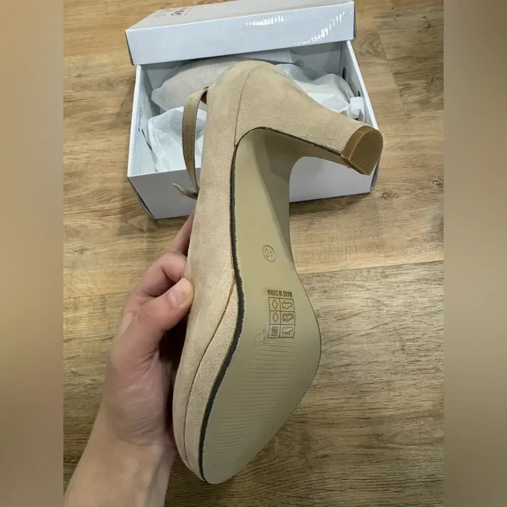 Micro suede cream Mary Jane pumps